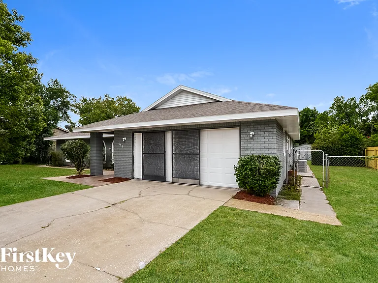 558 Murphy Ave — Photo 1