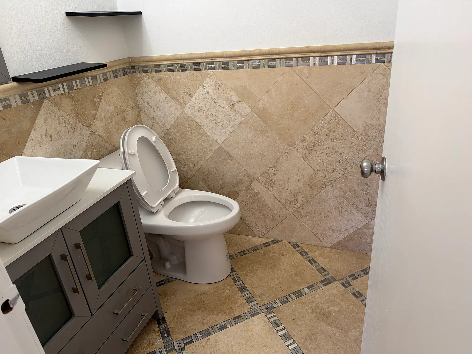 3 bed, 2.5 bath, 1518 sqft, $3,000 — Photo 2