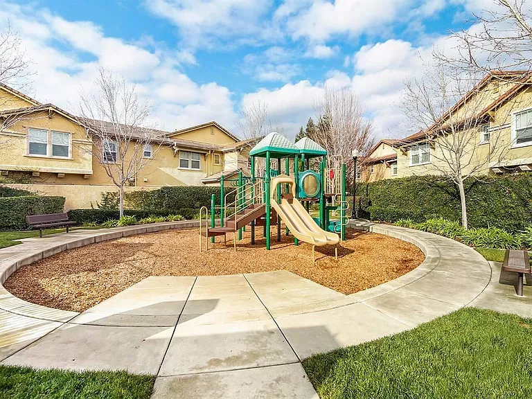 311-3001 N Park Dr #311 — Photo 37