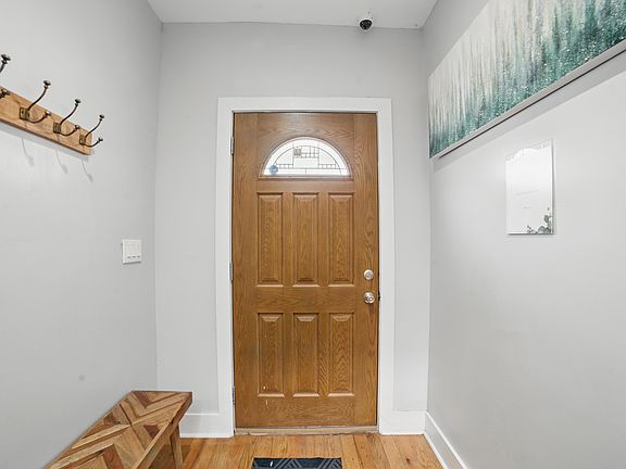 3rd image of 31 Van Cortlandt Park Ave Floor 2