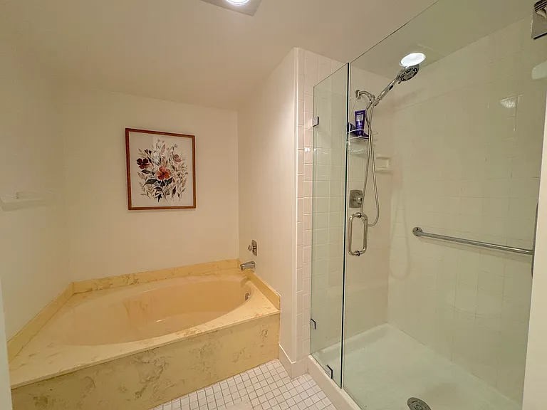9 Stratford Dr E #B — Photo 14
