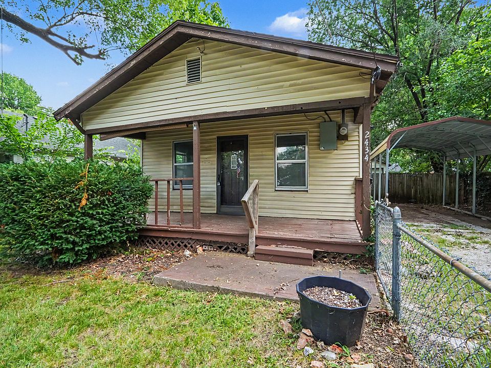 1st image of 2434 N Pickwick Avenue