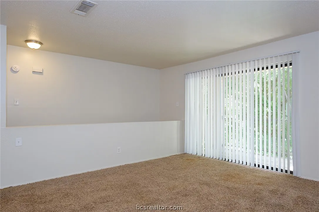 2 bed, 903 sqft, $945 — Photo 2
