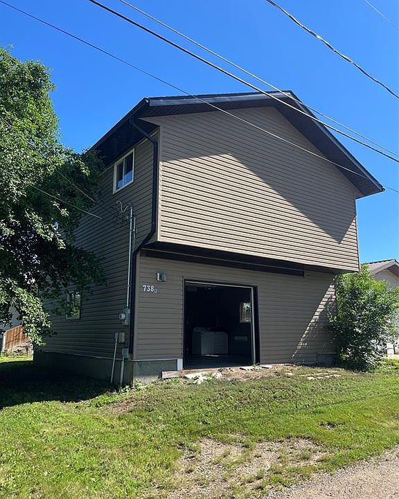 1st image of 738 Henry STREET