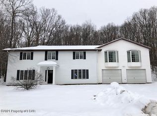 11 Woodmere Dr, Drums, PA 18222