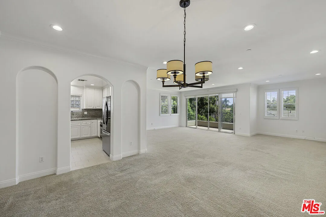 2 bed, 2.0 bath, 1957 sqft, $7,200 — Photo 1