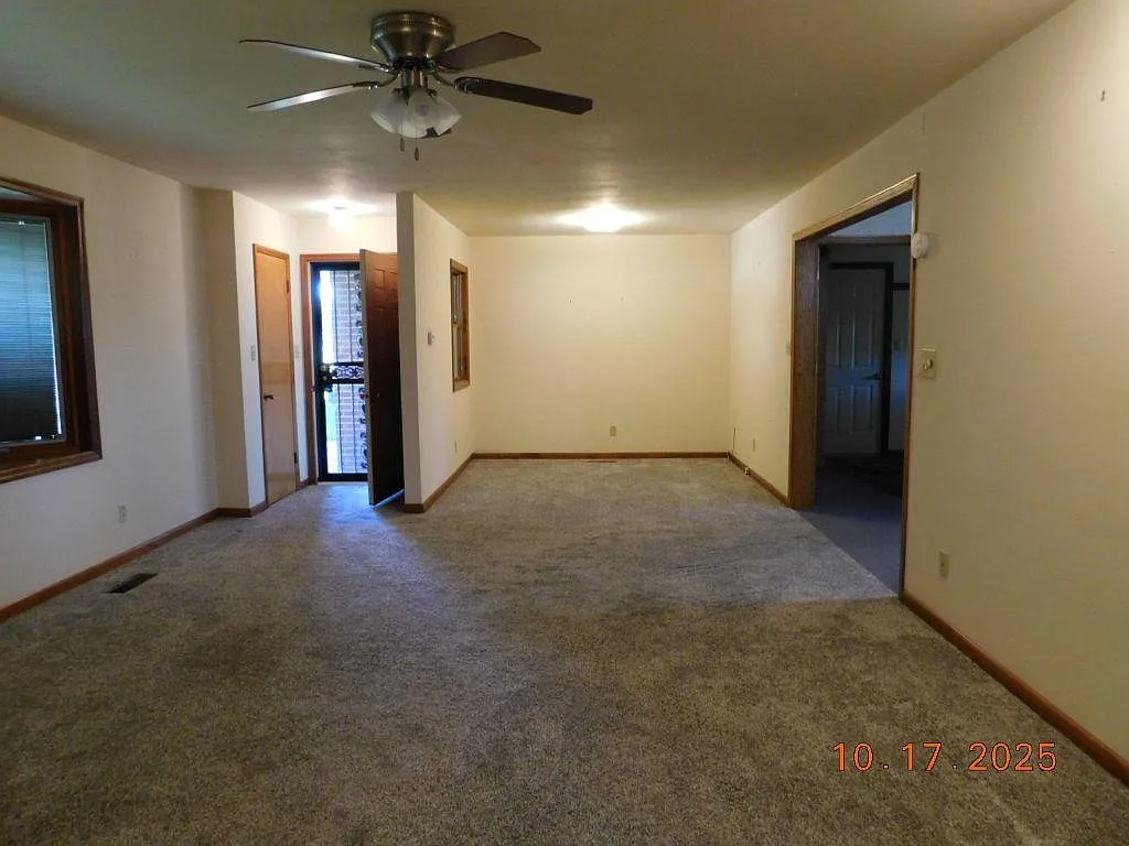 3 bed, 1366 sqft, $1,675 — Photo 3