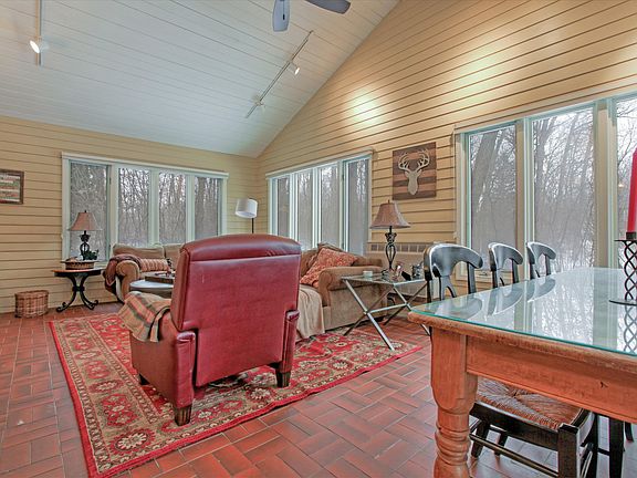 2nd image of 10 Royal Ct