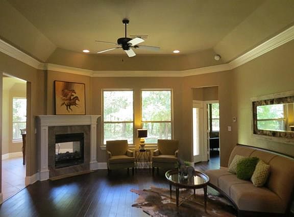 3rd image of 20 Terra Evergreen Dr