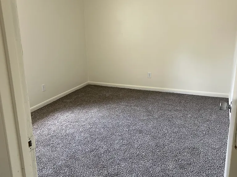 Bluegrass Place I & II Apartments — Photo 12