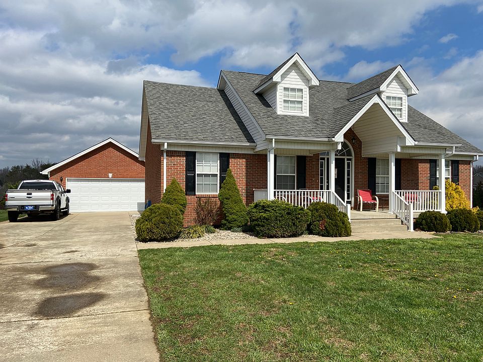 1st image of 104 Lexington Ct