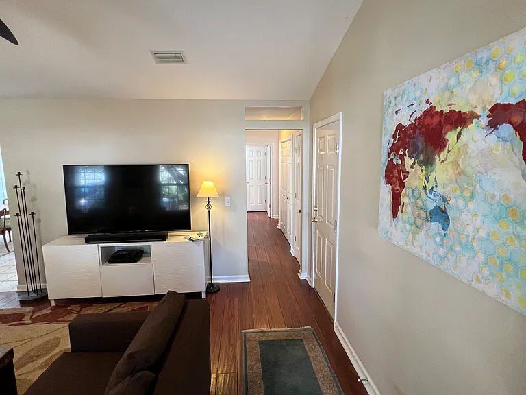 104 Adams Ct — Photo 5