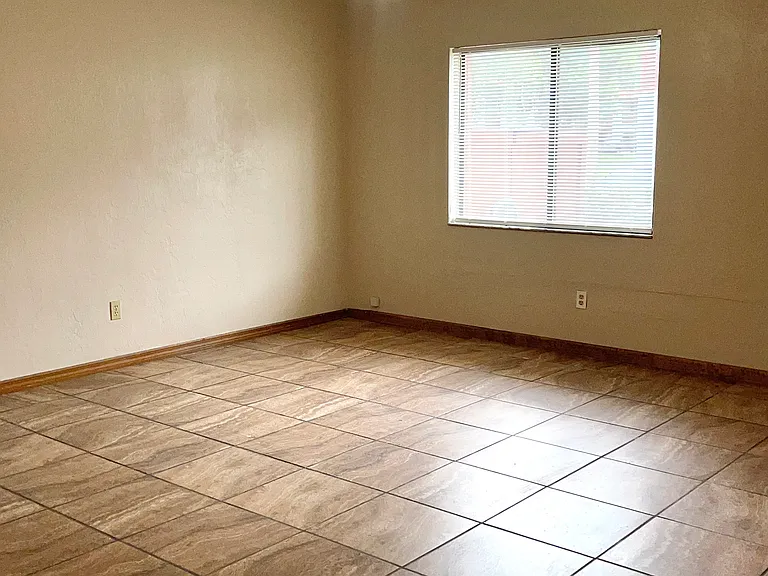 2085 Oak Meadow Cir #2085 — Photo 3