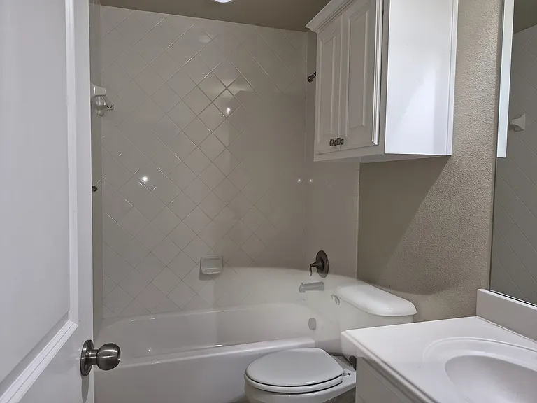 504 Eastland Dr — Photo 15