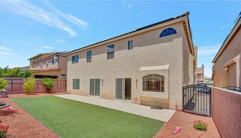 5 bed, 3.5 bath, 4355 sqft, $3,600 — Photo 2