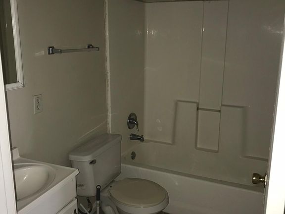 5th image of 8824 Apple St