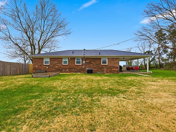 4th image of 661 Old Louisville Rd