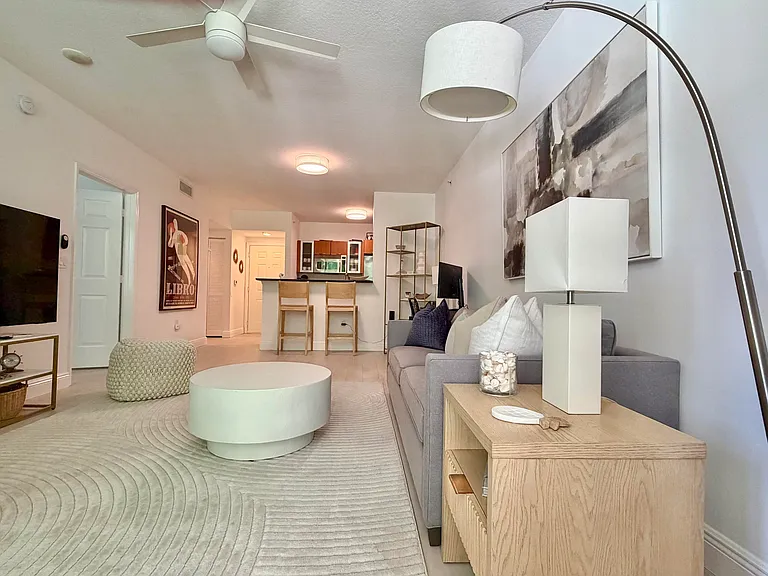 625 Casa Loma Blvd #207 — Photo 2