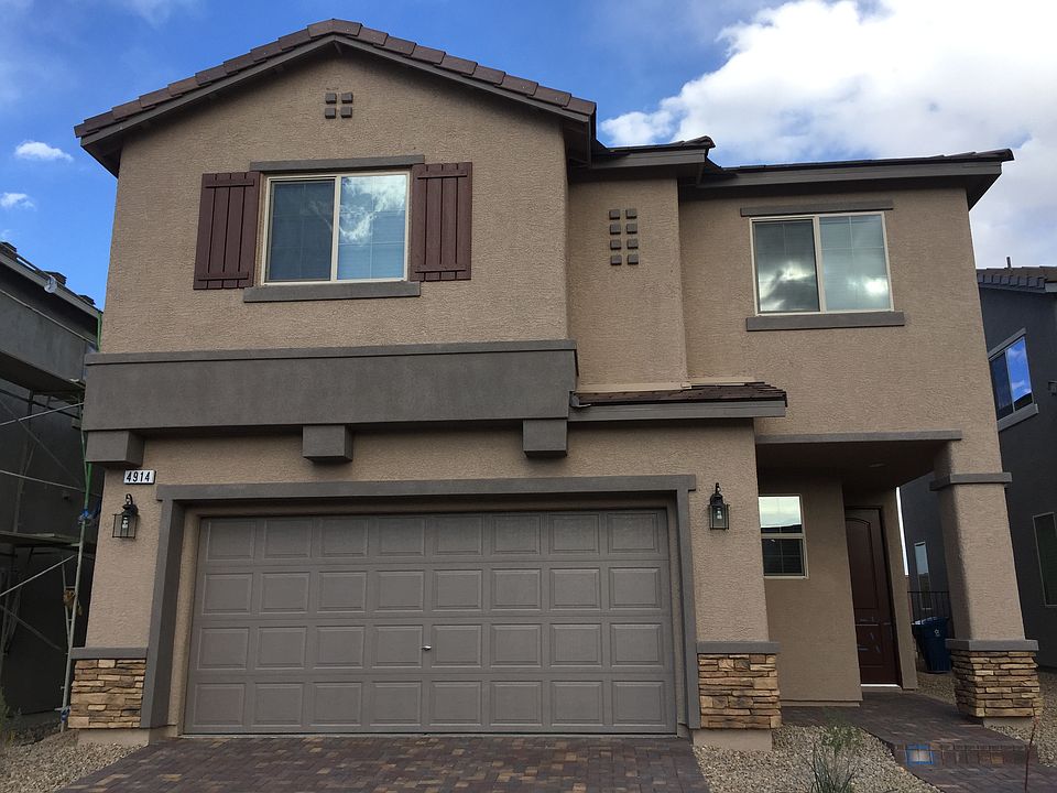 Front of House (New construction next door)