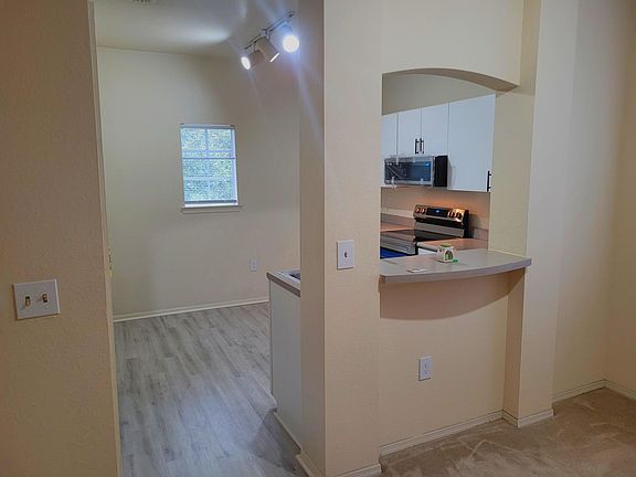 5th image of 126 Vista Verdi Cir Unit 320