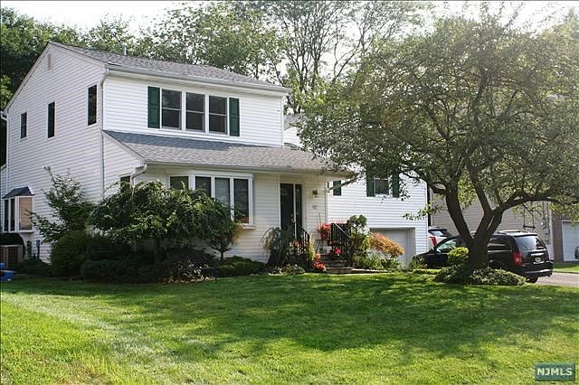 1st image of 82 Heather Hill Ct