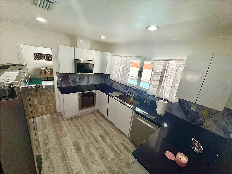 18701 Wentworth Dr — Photo 38