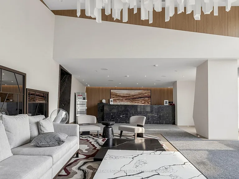 25 Cordova Ave #1210 — Photo 32