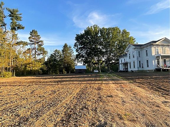 5th image of 910 Brownville Rd