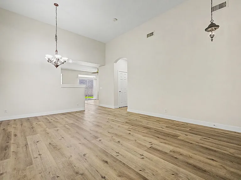 571 Kavanagh Pl — Photo 6