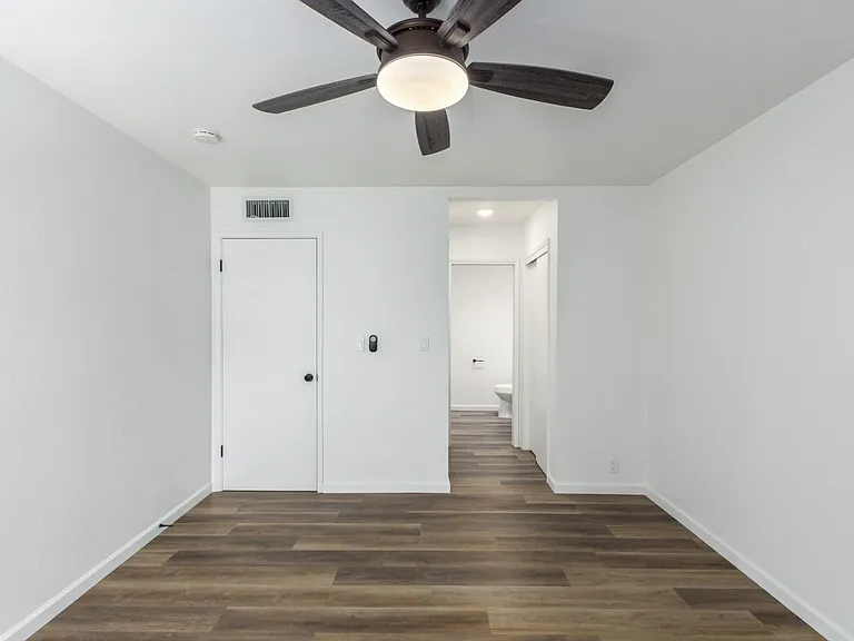 6540 N Central Ave — Photo 16