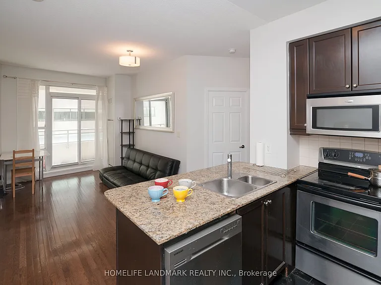 736 Spadina Ave #417 — Photo 4