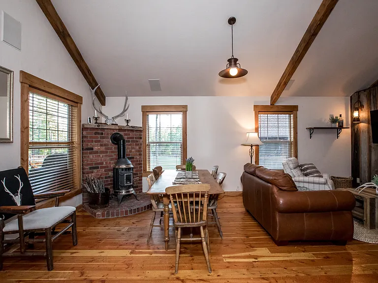 1447 N Prairie View Rd — Photo 13