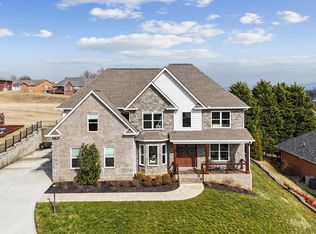 427 Royal Oaks Dr, Maryville, TN 37801