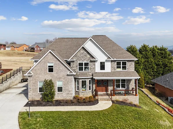 427 Royal Oaks Dr, Maryville, TN 37801