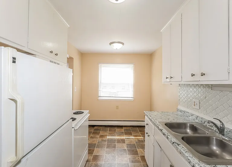 1015 York Ave — Photo 5