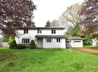 355 Bay View Rd, Rochester, NY 14609