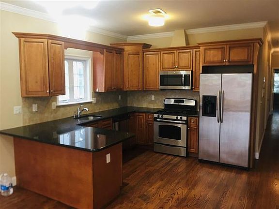 4th image of 272 Saint Pauls Ave