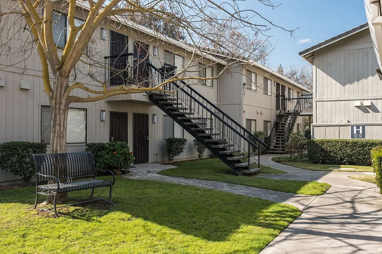 Manteca Golf & Tennis Villas — Photo 2