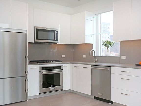 4th image of 42 W 33rd St #21A1
