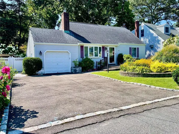 22 Covington Street, Huntington Station, NY 11746