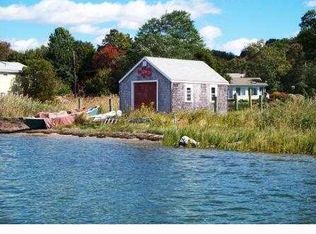 11 Beach St W, Waterford, CT 06385