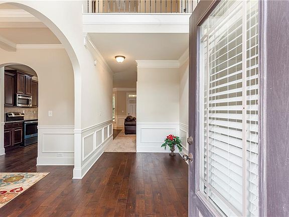 2nd image of 309 Pennant Ln