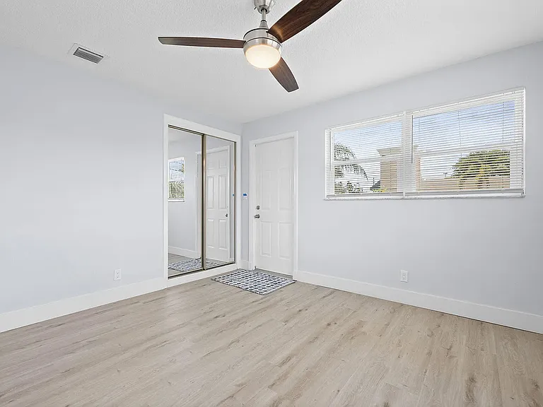 2500 NE 19th Ave #1 — Photo 13