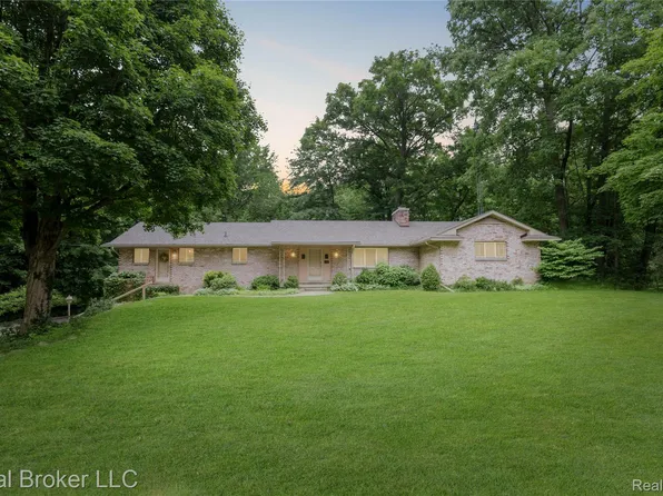5492 N Sycamore Dr, Burton, MI 48509