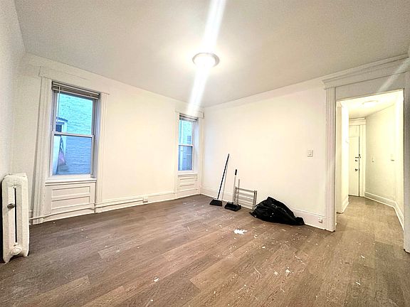 2nd image of 331 Baldwin Ave APT 8