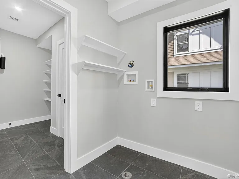 23 Hudson Ave — Photo 8