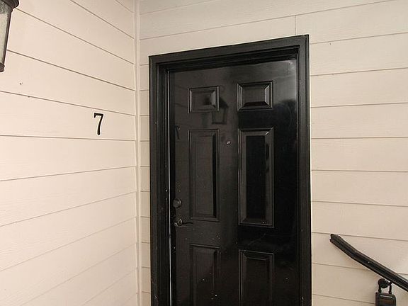 4th image of 2424 N Vancouver Ave APT 7