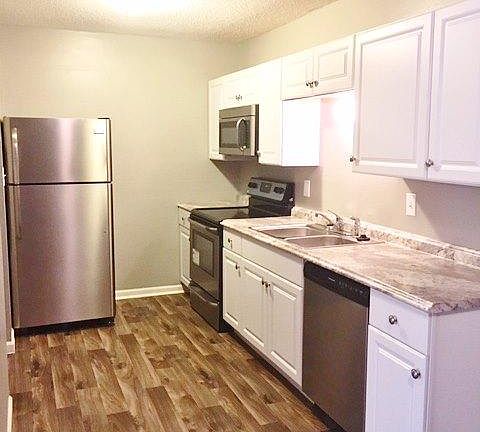 4th image of 4040 McGee St #17