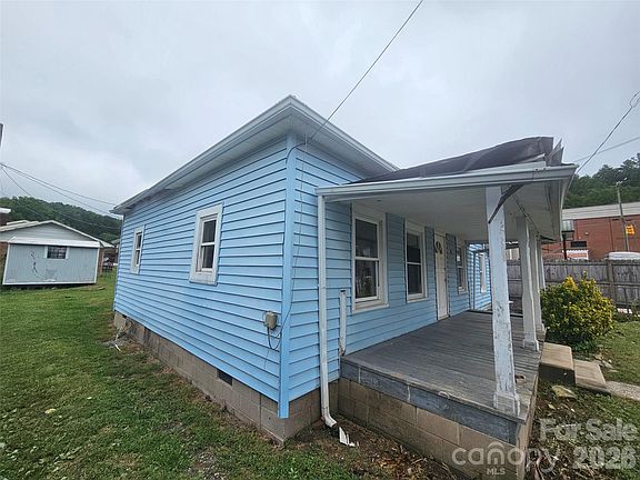 2nd image of 28 Chestnut St
