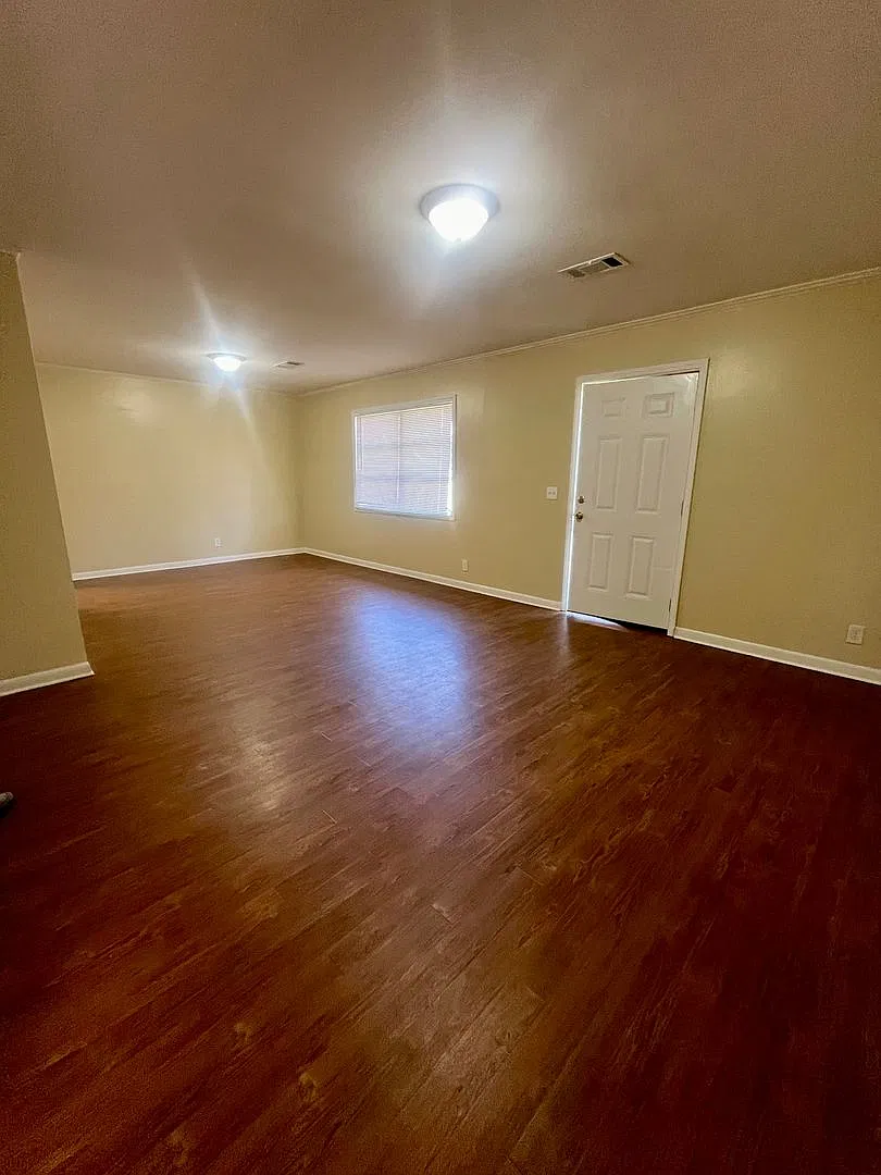 3 Bed 1 Bath House — Photo 1